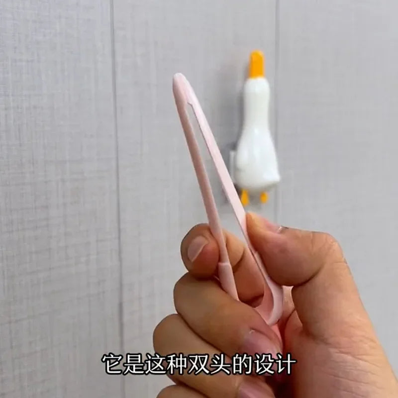 🟡Dispositivo de limpieza para el hogar, baño y cocina, eficiente, fácil de instalar, práctico, portátil, con forma de pato, Clip para recoger el pelo, herramienta para quitar el pelo, limpiador de baño y cocina