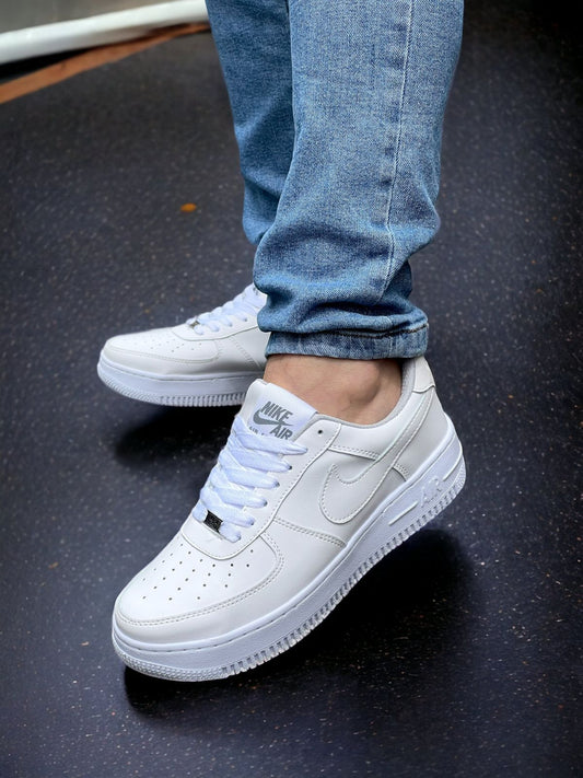 Tenis Air Force One | Nike | Blanco y Negro Unisex