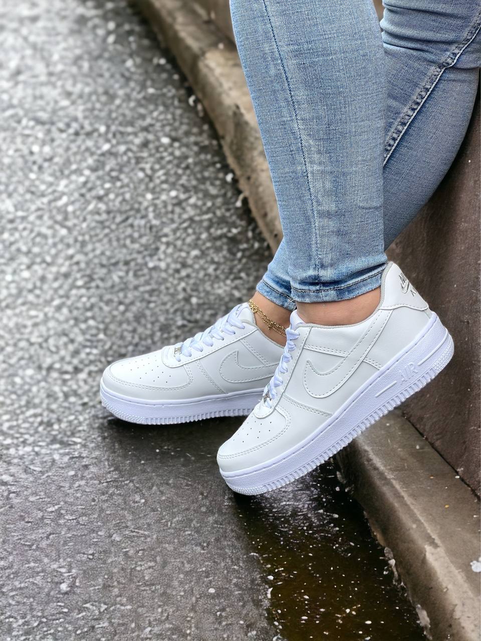 Tenis Air Force One | Nike | Blanco y Negro Unisex