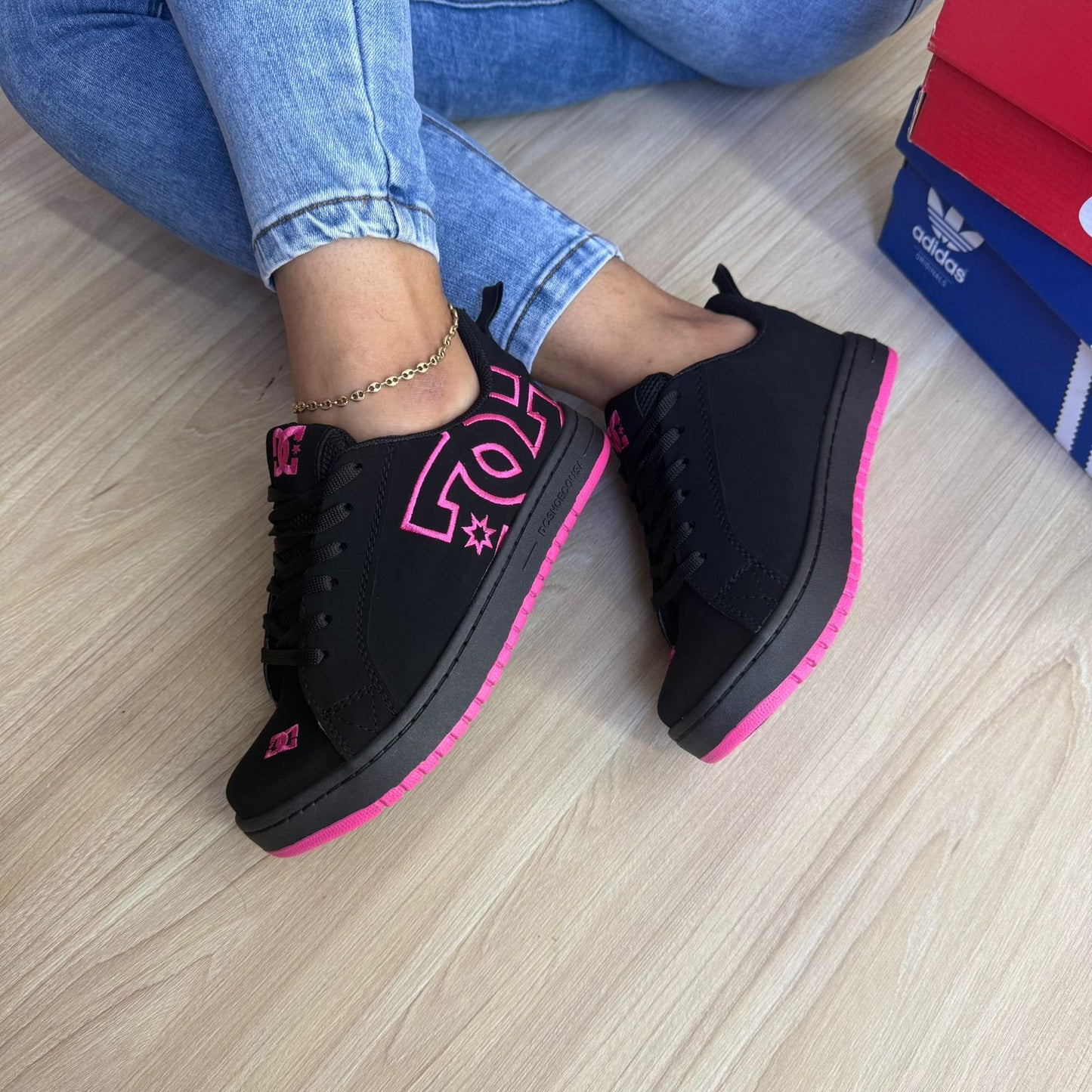 Tenis DC