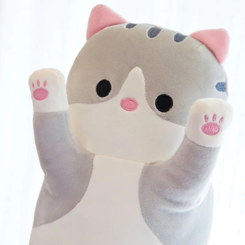 🟡 Divertida piel de gato para peluche de alegría, lindo y suave gato largo, juguetes de peluche para pausa en oficina, siesta, almohada, cama, dormir, decoración del hogar, muñeco peluche para niños y niñas, perfecto para regalo