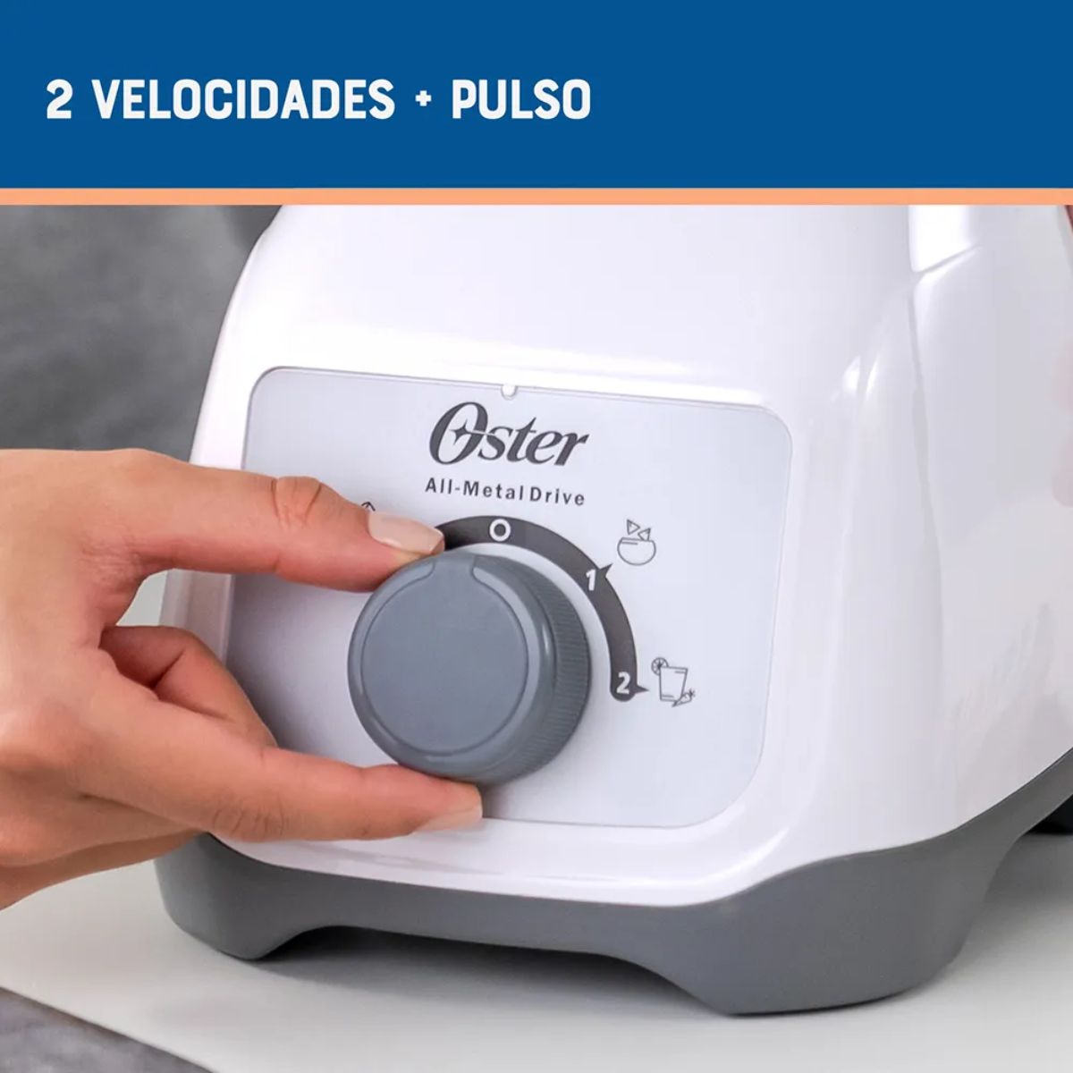 Licuadora Oster de plástico blanca