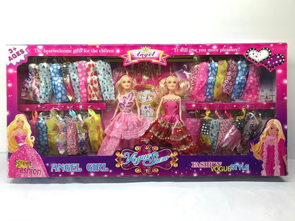 Muñecas con 30 vestidos