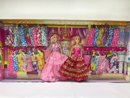 Muñecas con 30 vestidos