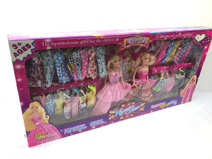 Muñecas con 30 vestidos