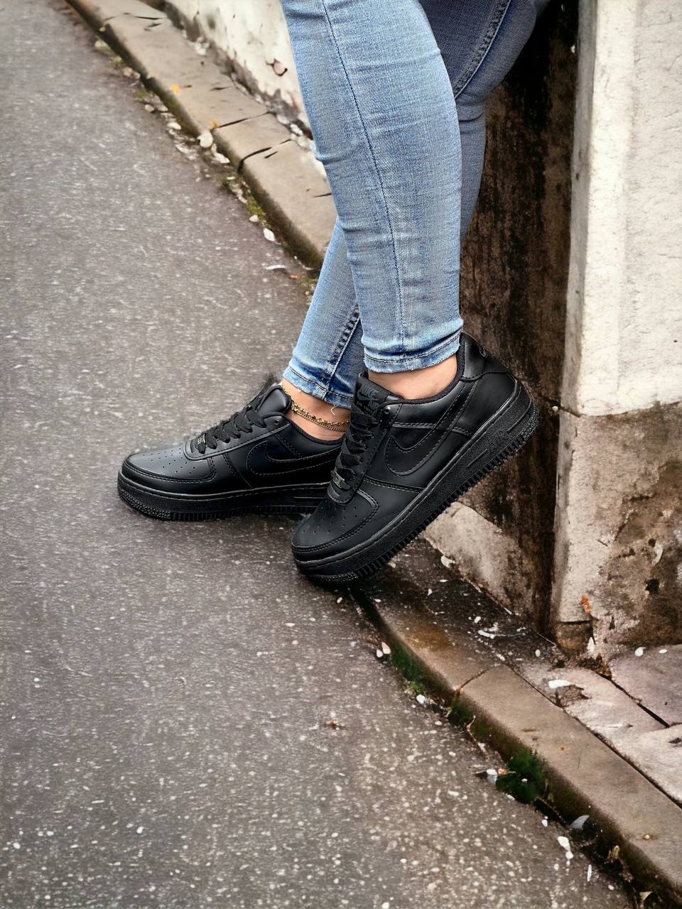 Tenis Air Force One | Nike | Blanco y Negro Unisex